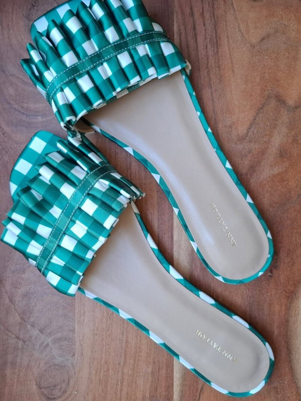 NWT- Ann Taylor Gingham Satin Slides sz 10
